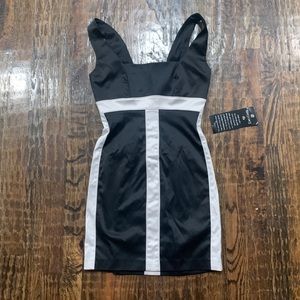 NWT black and cream fitted dress. Perfect for homecoming or NYE!